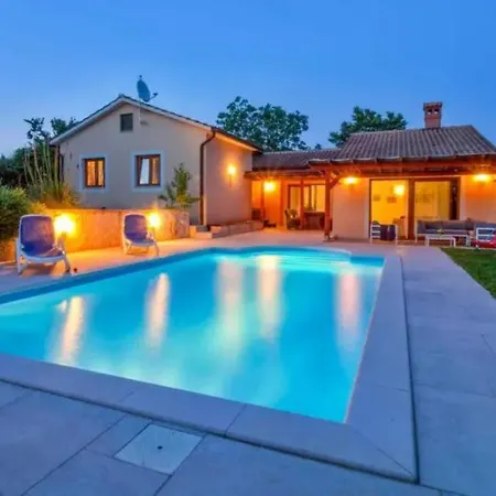 فيلة Simac With Pool And Whirlpool - Happy بازين