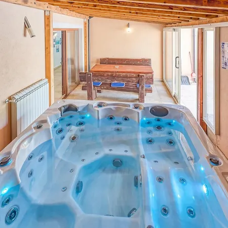 Simac With Pool And Whirlpool - Happy Pazin