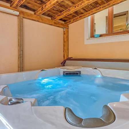 Дом отдыха Simac With Pool And Whirlpool - Happy *