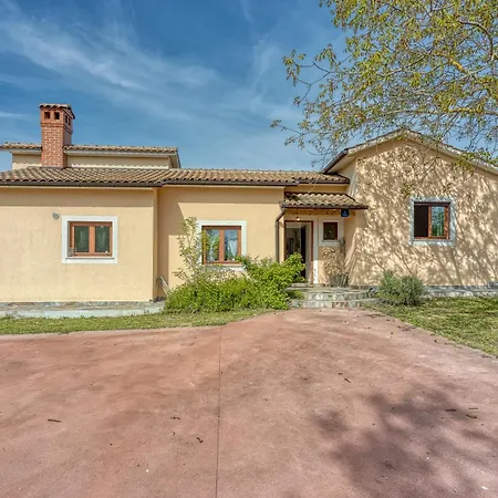Casa vacanze Simac With Pool And Whirlpool - Happy